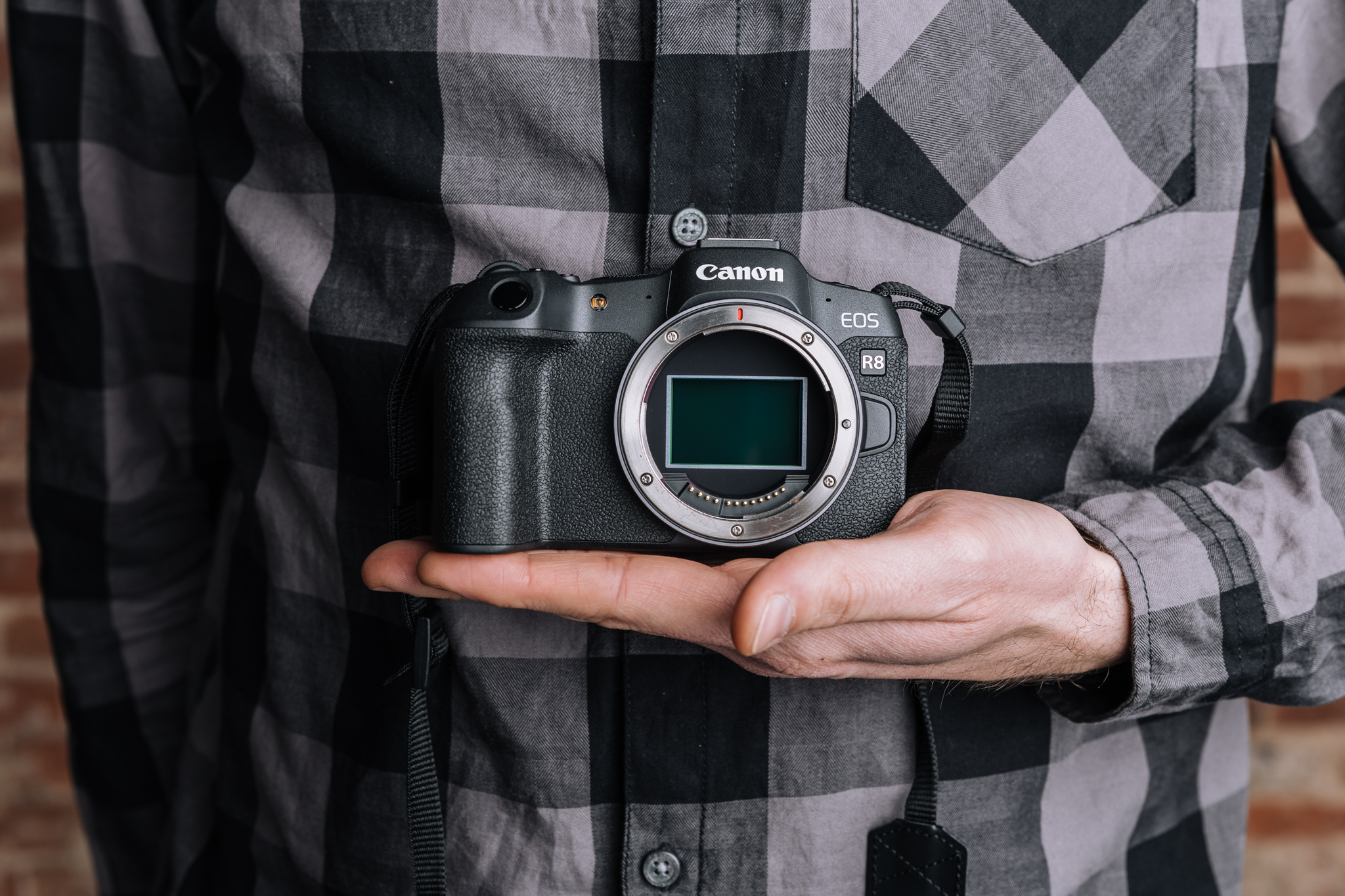 eos r8